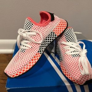 NEW Adidas Deerupt Runner, size 6